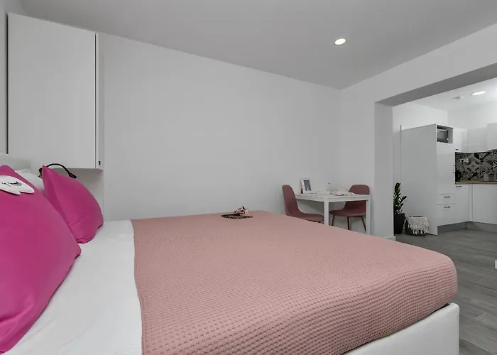 Luxurious Studio Apartment Jube