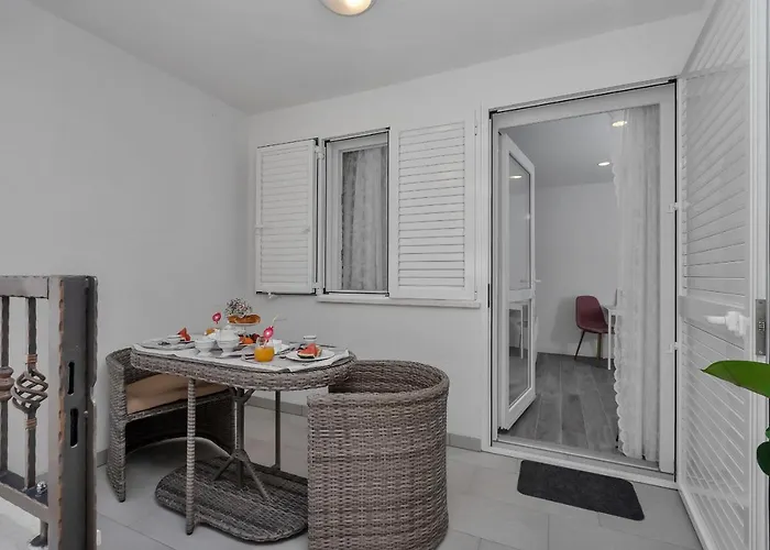 Luxurious Studio Apartment Jube