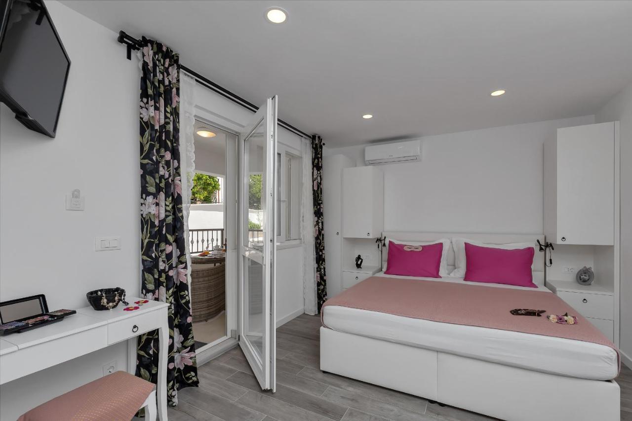 Luxurious Jube Makarska